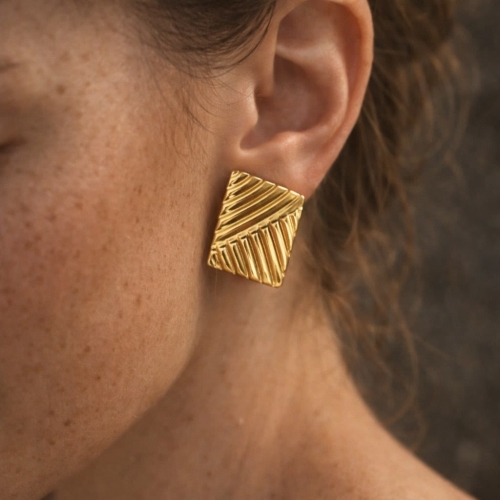 Kolczyki Bold Lines closeup.jpg