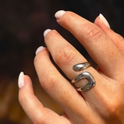 Pierścionek Apat srebrny.jpg