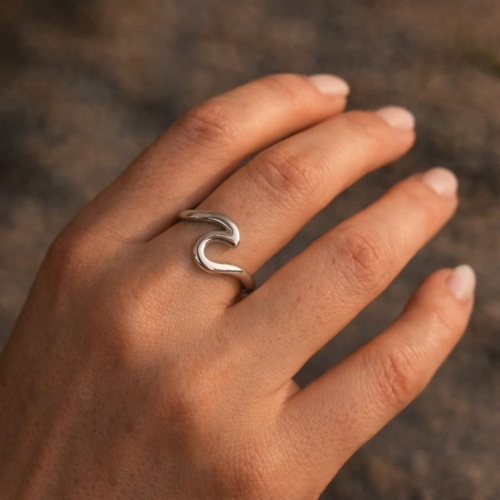 Wodoodporny Pierścionek PLENA Wave srebrny.jpg