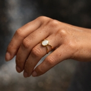 Wodoodporny pierścionek Noira biały.jpg