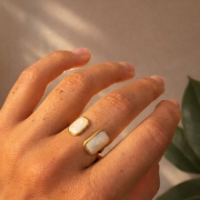 Pierścionek PLENA Arco biały4.jpg