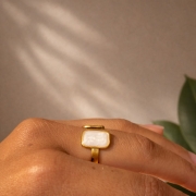 Pierścionek PLENA Arco biały2.jpg