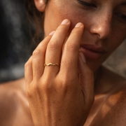 Pierścionek Geo złoty PLENA.jpg