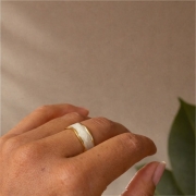 Biala masa pierścionek PLENA.jpg