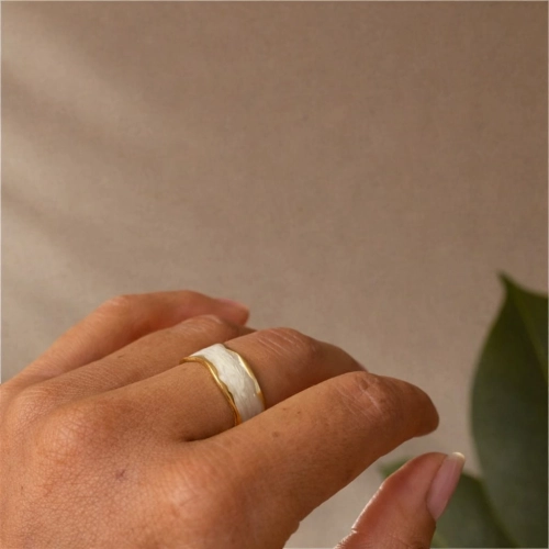 Biala masa pierścionek PLENA.jpg