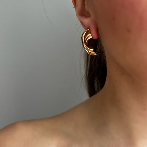 liquid-gold-zlote-kolczyki-o-plynnej-formie-harmonia-ruchu-i-elegancji-pearlippines-bizuteria-578578.jpg